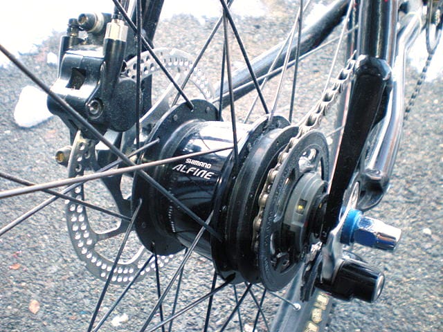 Shimano Alfine 8-speed internal-gear hub with disc brake. https://creativecommons.org/licenses/by-sa/3.0/ from keanu4 on wkimedia.org