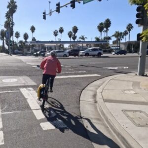 photo of rider using a jug handle to avoid the diverging lanes